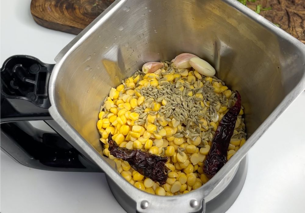 dal, dry red chillies, fennel seeds and garlic in a blender