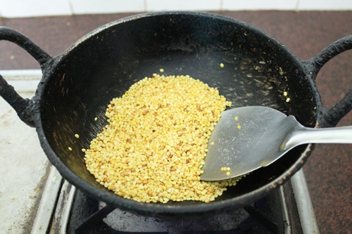 roasting moong dal