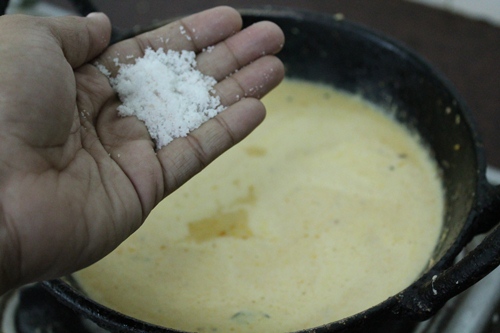 add salt to kuzhambu