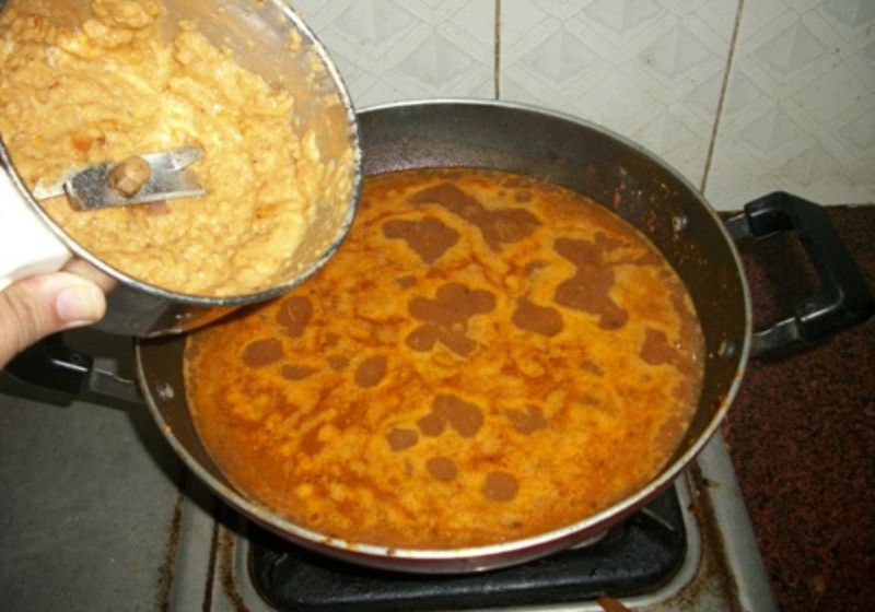 add the ground chana back into the gravy