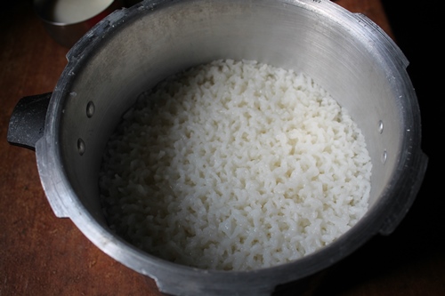 cook rice in pressure cooker for making curd rice