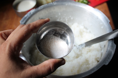 add salt to rice for making curd rice
