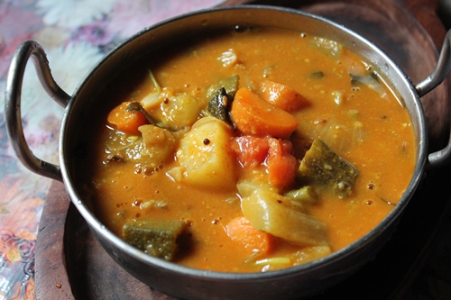 serve sambar hot in a bowl