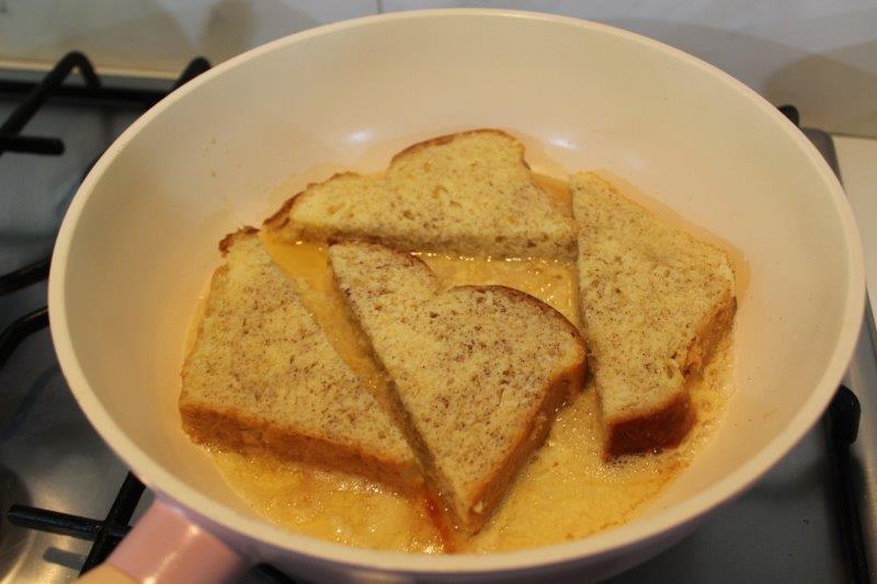 French Toast Recipe (with Video) - Yummieliciouz