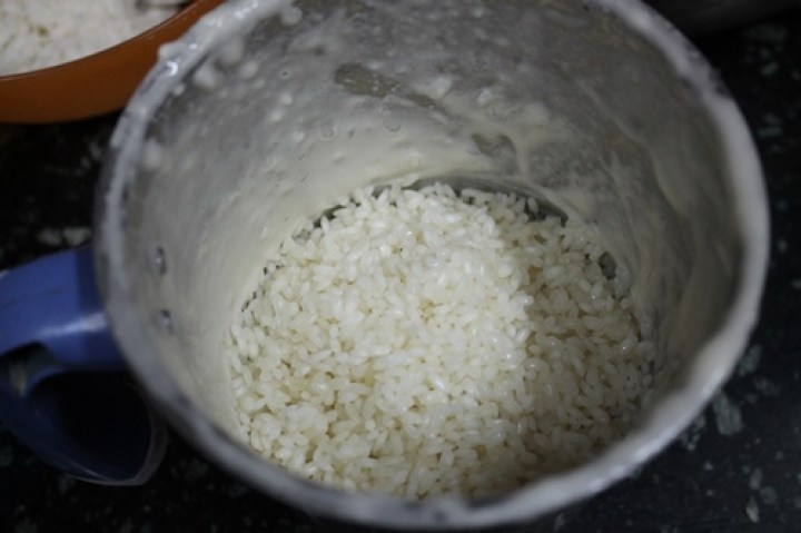 soaked drained rice inside a blender