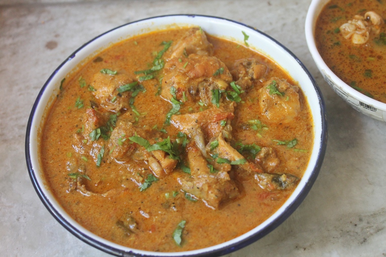 serve chicken kuzhambu