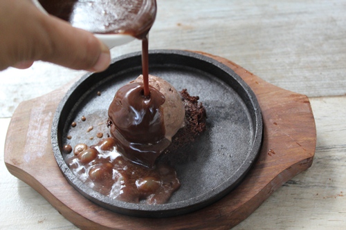 drizzle chocolate sauce on top