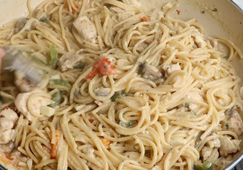 creamy chicken pasta ready to serve