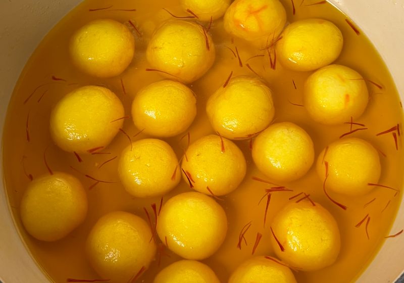 rasgulla in kesar sugar syrup