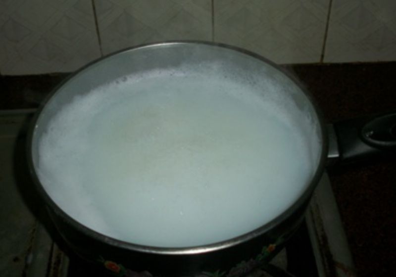 bring water to full boil. I added milk in the water to remove smell
