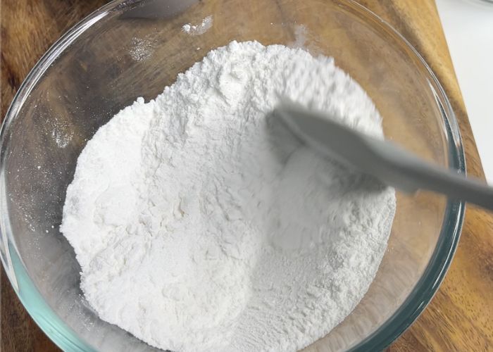 mix salt into the rice flour