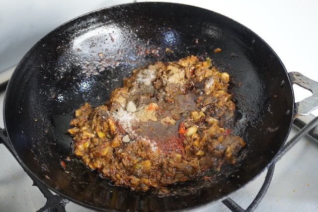 add seasonings and flavourings